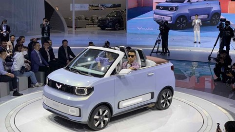 Ô tô điện giá 4.420 USD gây sốt ở Trung Quốc