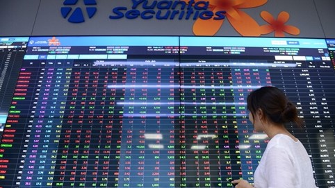 Chứng khoán 30/5: Dầu khí hút tiền mạnh, VN-Index áp sát mốc 1.300 điểm