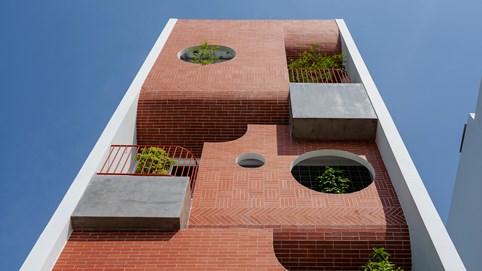 "Đà Nẵng house" - Ngôi nhà ống với thiết kế gạch nung ấn tượng