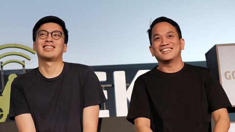 Hai nhà sáng lập làm nên lịch sử thương vụ sáp nhập bom tấn, tạo ra doanh nghiệp chiếm 2% GDP Indonesia