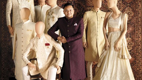 Tỷ phú xây dựng khối tài sản gần 4 tỷ USD nhờ bán đồ cưới giá rẻ 