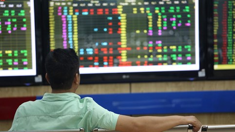 Chứng khoán 8/11: VN30 trở lại đưa thị trường lội ngược dòng 