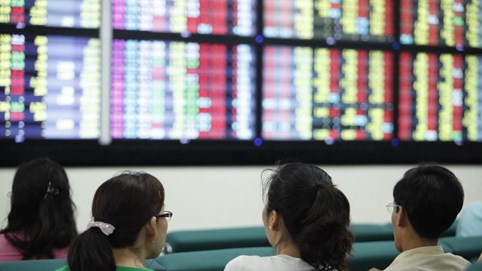 Chứng khoán 23/11: Áp lực chốt lời lớn, thị trường chưa sáng