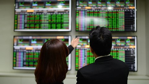 Chứng khoán 24/11: Thị trường giằng co quanh tham chiếu, VN-Index thoát đỏ ở cuối phiên