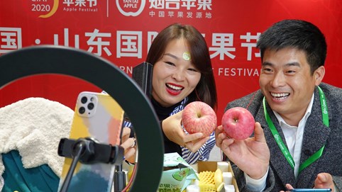 TikTok thách thức vị thế ông vua thương mại trực tuyến của Alibaba với tính năng bán hàng qua livestream