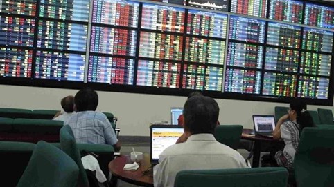 Chứng khoán 6/12: Thanh khoản vượt 1,1 tỷ USD, VN-Index vẫn lao dốc giảm gần 45 điểm