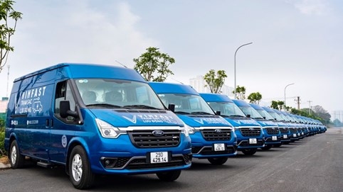 Cận cảnh dàn xe Sạc pin lưu động 'không có ngày nghỉ' của VinFast