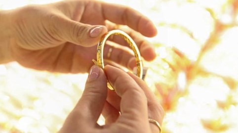 Vàng tăng sốc, giảm sâu trước tin Trung Quốc cho nhập khẩu ồ ạt