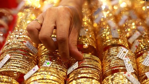 Giá vàng tăng gần 2 triệu đồng/lượng sau một đêm, vượt mốc 53 triệu đồng/lượng