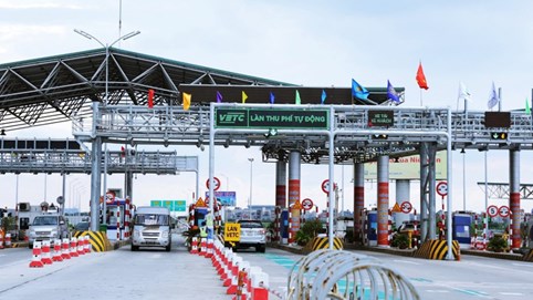 Tasco (HUT) dứt chuỗi thua lỗ triền miên, lãnh đạo tranh thủ cổ phiếu tăng mạnh để thoái vốn