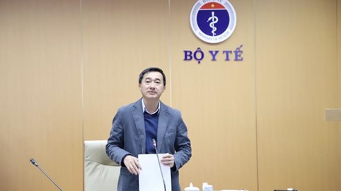 Áp dụng luật hiện hành để xử phạt người chưa đủ 18 tuổi hút thuốc lá điện tử