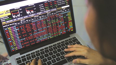 Chứng khoán 18/2: Áp lực chốt lời yếu dần về cuối phiên, VN-Index tăng gần 19 điểm