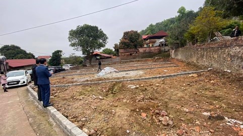 Đất vùng ven lại 