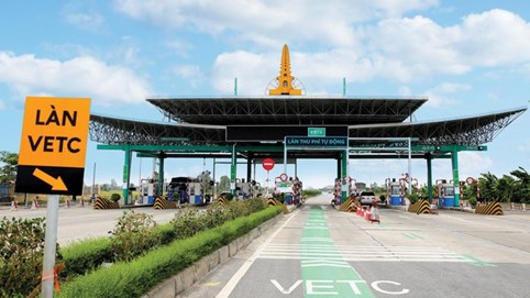 Thấy gì từ pha lao dốc của cổ phiếu HUT?