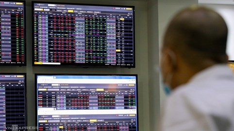 Chứng khoán 15/4: Phân hóa rõ rệt, VN-Index lùi xuống dưới 1.250 điểm do gánh nặng từ nhóm cổ phiếu ngân hàng