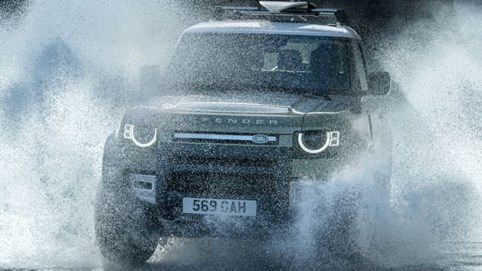 Các hãng xe ô tô lớn Jaguar Land Rover, Daimler đồng loạt cắt giảm sản lượng do thiếu chip bán dẫn