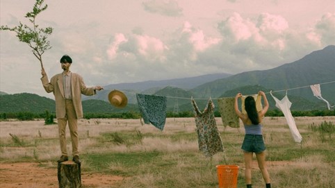 Từ đồng cỏ hoang vu sau một đêm biến thành “điểm check-in siêu nóng” nhờ MV ca nhạc đình đám của Đen vâu