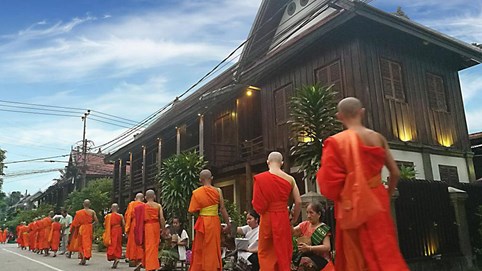 Chẳng cần “ôm mộng” du lịch đâu xa khi “người hàng xóm” Lào đã là cả một “miền đất hứa” 