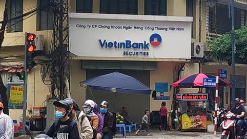 VietinBank “đánh tiếng” thoái bớt vốn, cổ phiếu Vietinbank Securities (CTS) tăng kịch trần