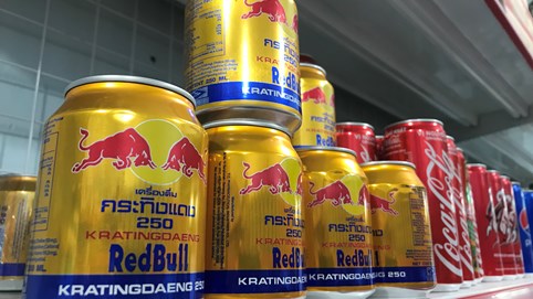 Chỉ bán nước tăng lực nhưng Redbull thu lời hiệu quả hơn hẳn Coca-Cola hay Pepsi