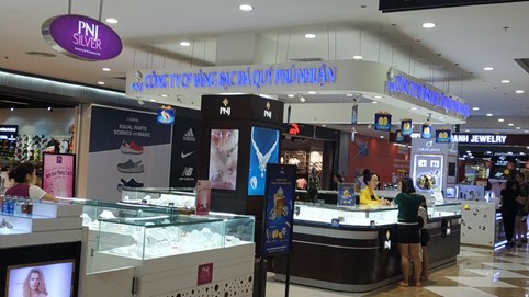 PNJ đóng cửa 270 cửa hàng, lỗ 110 tỷ đồng trong 2 tháng 7 và 8