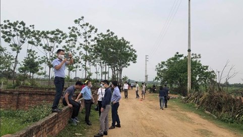 Thông tin quy hoạch còn nằm trong giấy tờ, đất đã lên 