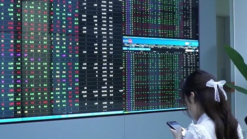 Chứng khoán 21/10: cổ phiếu bất động sản bật tăng bất chấp VN30-Index bốc hơi gần 16 điểm