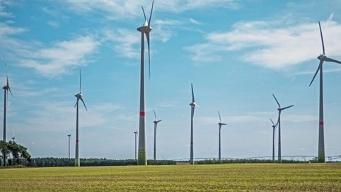 Nhà đầu tư nước ngoài đổ tiền mạnh, ngành điện lần đầu lọt top thu hút nhiều vốn FDI nhất