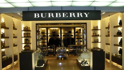 6 bài học quý giá từ Burberry trong việc hồi sinh một thương hiệu đang tàn lụi