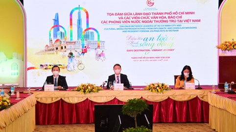 Khách sạn Rex Sài Gòn vinh dự đón Đoàn viên chức ngoại giao văn hóa, báo chí và phóng viên thường trú từ các hãng thông tấn nước ngoài