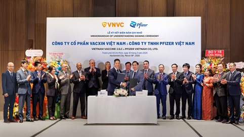 Pfizer thỏa thuận chia sẻ kiến thức sản xuất vắc xin công nghệ cao với VNVC