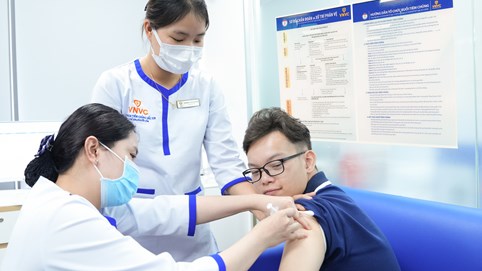 Việt Nam lần đầu có vaccine não mô cầu thế hệ mới, bảo vệ trẻ em đến người cao tuổi