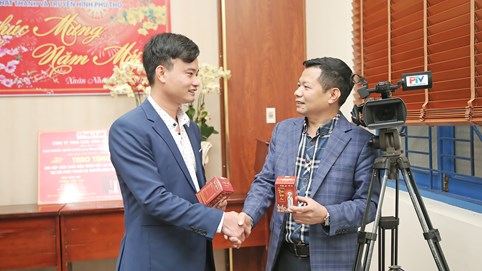 Công ty Bảo Trí phối hợp Nhà thuốc Minh Châu tặng Viên thảo mộc Thiên Việt An cho Đài Phát thanh và Truyền hình tỉnh Phú Thọ 