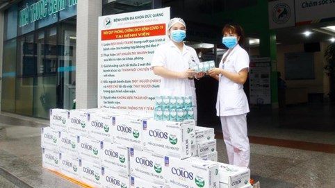 Vinamilk ColosGold chăm sóc dinh dưỡng cho con em y bác sĩ tuyến đầu