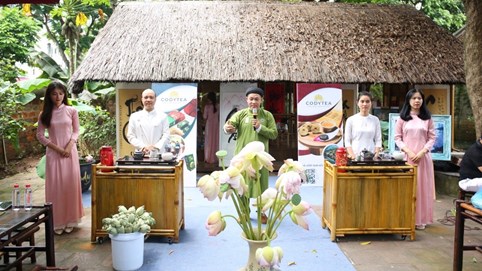 Trải nghiệm Trà ướp sen Hồ Tây - Tinh hoa Trà Việt tại Văn Miếu Quốc Tử Giám