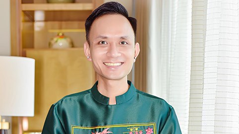 Nghệ nhân Hoàng Khánh - Giám đốc công ty TNHH Thương mại và Dịch vụ Hoàng Khánh: Miệt mài dâng hiến “hương sắc” cho đời