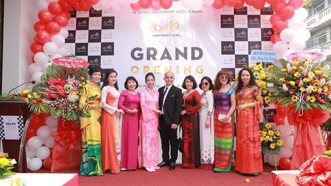 Học trò “cưng” của NTK Đỗ Trịnh Hoài Nam - Trần Văn Hạ: “Thầy là người “se duyên” tôi với nghề làm đẹp!