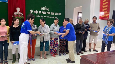 Quỹ Từ thiện Hành Trình Xanh và NCB chung tay cùng miền Trung vượt qua khó khăn