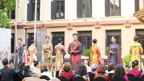 Bộ sưu tập “Khơi dậy Tinh hoa, Nối dài Di sản”: DeSilk tôn vinh tinh thần và giá trị văn hóa Việt Nam