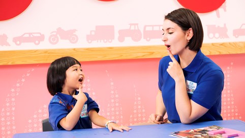 Apollo English: Vì tương lai thế hệ trẻ 