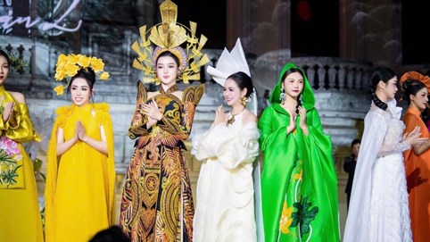 The Queen: Vẻ đẹp truyền thống và hiện đại hoà quyện trên tà áo dài