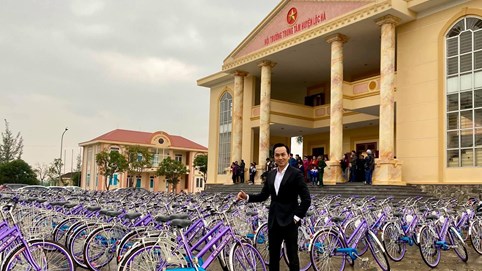 Doanh nhân Nguyễn Mạnh Hà trao 300 chiếc xe đạp cùng những phần quà ý nghĩa tới trẻ em nghèo tại huyện Lộc Hà tỉnh Hà Tĩnh