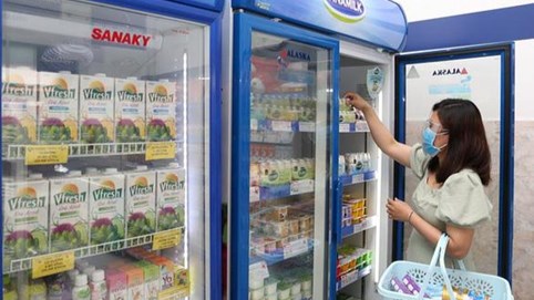 Vinamilk trợ giá mùa dịch bằng cách hỗ trợ quà tặng gần 170 tỉ đồng 