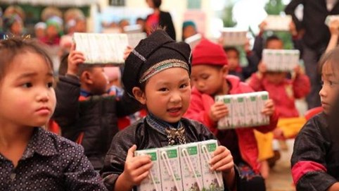 1,7 triệu hộp sữa đến với trẻ em khó khăn giữa dịch COVID-19 