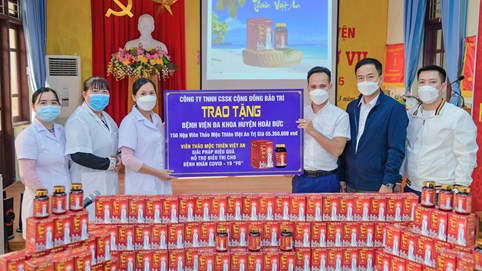 Công ty Bảo Trí trao tặng hàng trăm hộp sản phẩm Viên thảo mộc Thiên Việt An cho Bệnh viện Đa khoa huyện Hoài Đức 