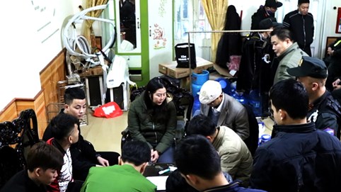 Cho vay lãi suất 365% một năm