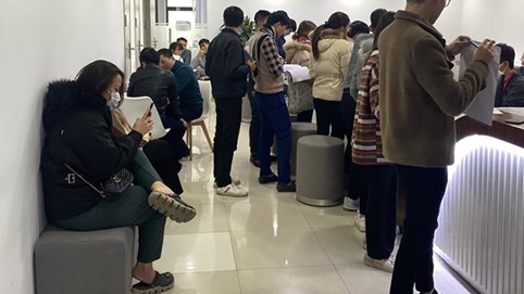 F0 xếp hàng nộp tiền vào thị trường chứng khoán, bữa tiệc chứng khoán bao giờ kết thúc?