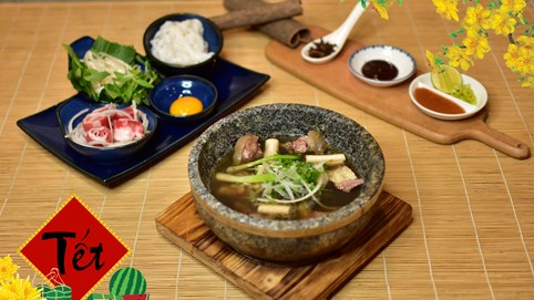 Bữa tiệc đoàn viên ngày tết tại khách sạn Rex Sài Gòn