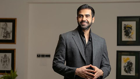 Kỳ thủ cờ vua bỏ học năm 14 tuổi trở thành tỷ phú trẻ nhất Ấn Độ nhờ áp dụng quy tắc trên bàn cờ