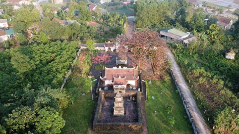 Tháp đá hơn 500 tuổi